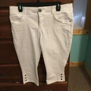 Dana Bachman white denim capris size 12